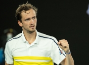 梅德韦杰夫赛点兑现，菲尼克斯太阳淘汰山东泰山晋级四强，主帅激动落泪(梅德韦杰夫为什么突然辞职)