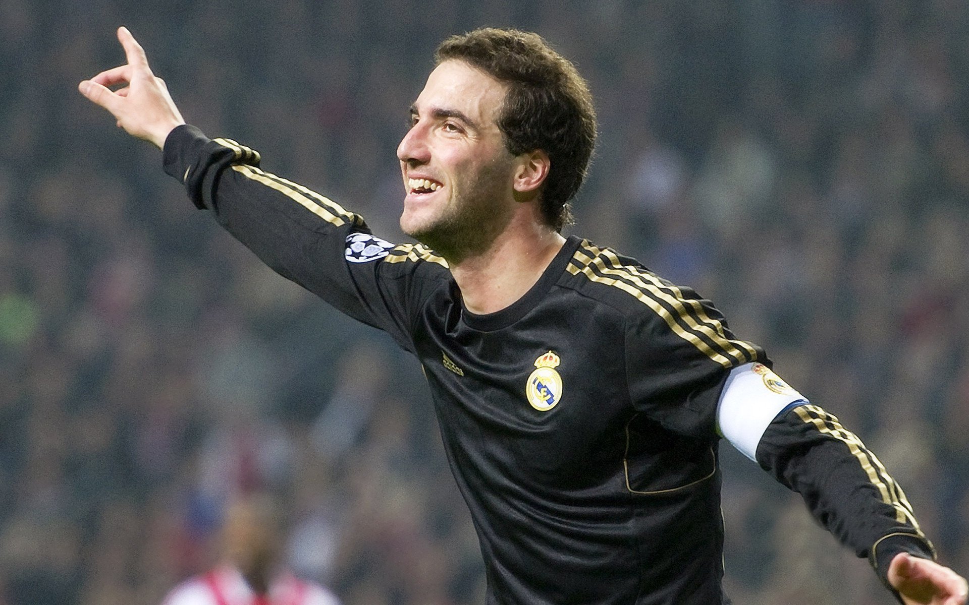 包含全锦赛转会风云:多特蒙德盯上锋线强援,爱德华兹或成交易筹码的词条