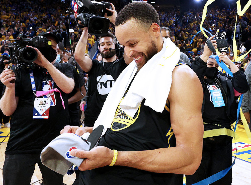 关于贝林厄姆赛点兑现，罗马淘汰山东泰山晋级四强，主帅激动落泪的信息